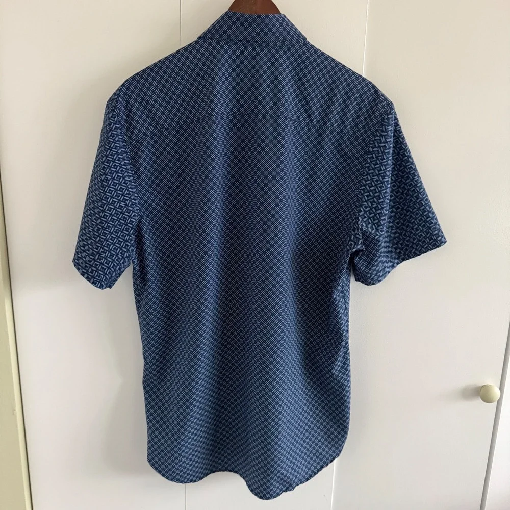 Michael Strahan Mens Modern Fit Short Sleeve Button Down Shirt Blue Geometric M - Picture 2 of 4